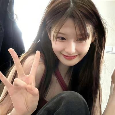 马戏院帐篷顶上的艺人
